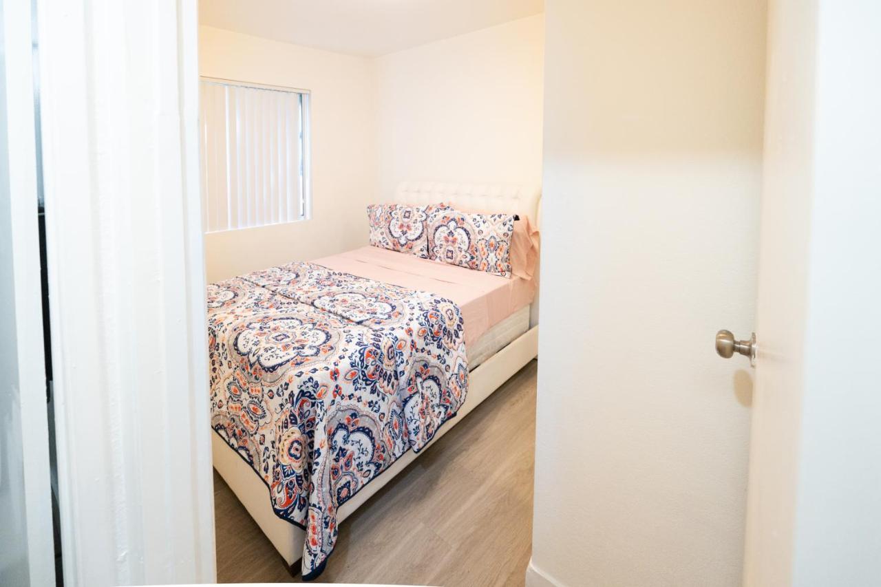 Apartment Cozy Small 2 Bedroom In Koreatown/hollywood *